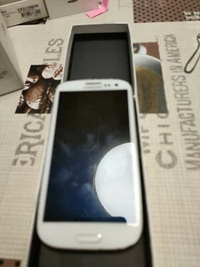 Samsung Galaxy S3 weiß, defekt - Bild 1 von 3