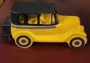 Vintage AVON 1926 Checker Cab Everest After Shave Box Bottle USA Yellow Black - Picture 1 of 13