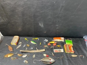vintage fishing lures lot from estate red eye muskie wiggle heddon storm ike 26+ - Picture 1 of 20