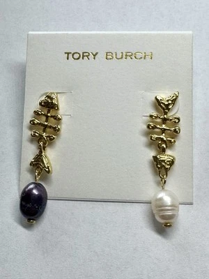 Серьги-капли с искусственным жемчугом и рыбьей костью цвета желтого золота Tory Burch. Новый! - Изображение 1 из 4