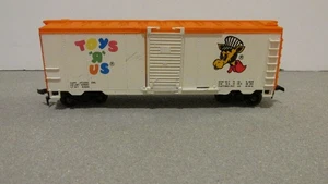 Life Like HO Toys R Us Boxcar - Picture 1 of 9