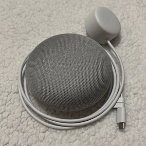 Google Home Mini Inteligentny głośnik Asystent sterowania głosowego jasnoszary - Zdjęcie 1 z 5
