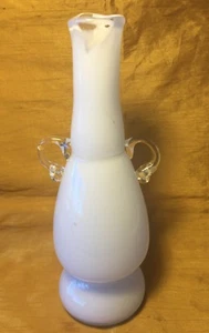 Mid Century Modern White Cased Glass Vase w Hand Blown Clear Double Handles - Bild 1 von 9