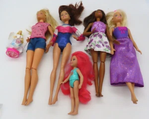 Lot Of 5 Barbie Dolls And A Barbie Doll Stamper - Picture 1 of 15