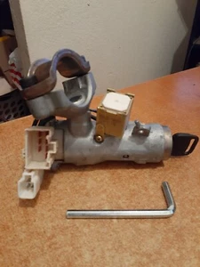 98 99 00 01 02 TOYOTA COROLLA  IGNITION SWITCH With New 2 Keys Fit Automatic - Picture 1 of 5