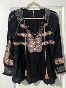 Top túnica BOHO FREE PEOPLE Wind Willow negro bordado borla campesina talla XS - Imagen 1 de 3