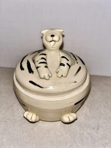 "Caja de baratija redonda hecha a mano para gato tigre de cerámica con tapa 4,5 x 3,5"" firmada ÚNICA EN SU CLASE" - Imagen 1 de 11