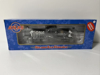 Atlas O - 3003828-1 - 8000 Gal Tank Car - Tiona Refining Co. #216 - GSC (3 Rail) - Image 1 of 4