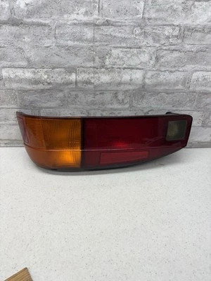 Luz trasera pasajero Toyota Paseo KOITO 38-13003R hecha para coches modelo años 90   Foto 1 de 4