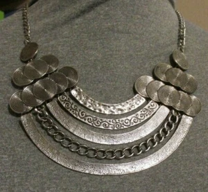 Collana vintage decorata color argento - Prezzo ridotto!!! - Foto 1 di 4