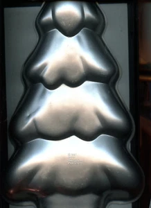 Christmas Holiday Tree - Wilton Cake Pan #2105-1517, 1997 - NON-STICK - Picture 1 of 2