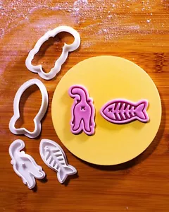 Kittys Fang - Mini 5.1cm Keksausstecher & Stempel Set - Hintern & Fisch Knochen - Bild 1 von 3