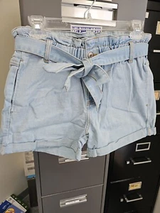 Women's Denim Shorts Size Medium Pockets Cotton Blend Stretch - Picture 1 of 4