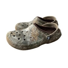 mens camo lined crocs size 11