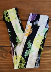 LuLaroe Kids S/M Skull Pumpkin & Bats Halloween Leggings Black and White Striped - Picture 1 of 4