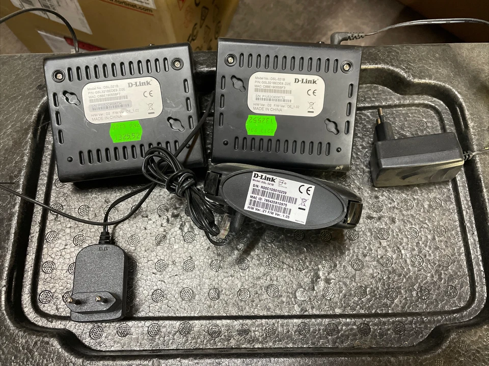 D-Link Modem DSL-321B (3 Stück Mit 2 Netzteilen) - Bild 1 von 1