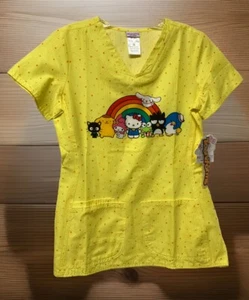 Blusa Médica Hello Kitty Cherokee Tooniforms Sanrio Cuello en V Amarillo TF772 HSBW NUEVA CON ETIQUETAS - Imagen 1 de 7