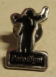 PARADIGM Vintage Cappello Bavero Cravatta PIN BADGE Nero Argento Uomo Figura 1" GUC RARO - Foto 1 di 7