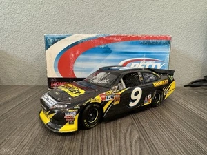 SAMPLE 2011 Marcos Ambrose #9 Stanley CMN 3x Signed Flashcoat Color 1:24 Action - Imagen 1 de 14