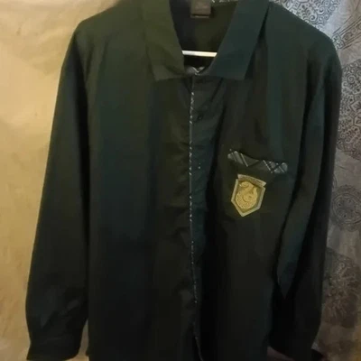 NUEVO CON ETIQUETAS Universal Studios Harry Potter SLYTHERIN Para hombres Camisa Verde Abotonada 2XL Foto 1 de 4