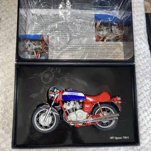Minichamps 1:12 Scale 122 121400 MV Agusta 750 S Classic Bike Series Diecast - Picture 1 of 4
