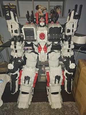 W-Resources – M-01 Steel Fortress  Metroplex Figure - Image 1 of 4