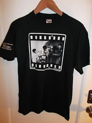 Camiseta Donna Ferrato Aberdeen Proving Grounds Domestic Abuse Aware Inc 2006 L Foto 1 de 4