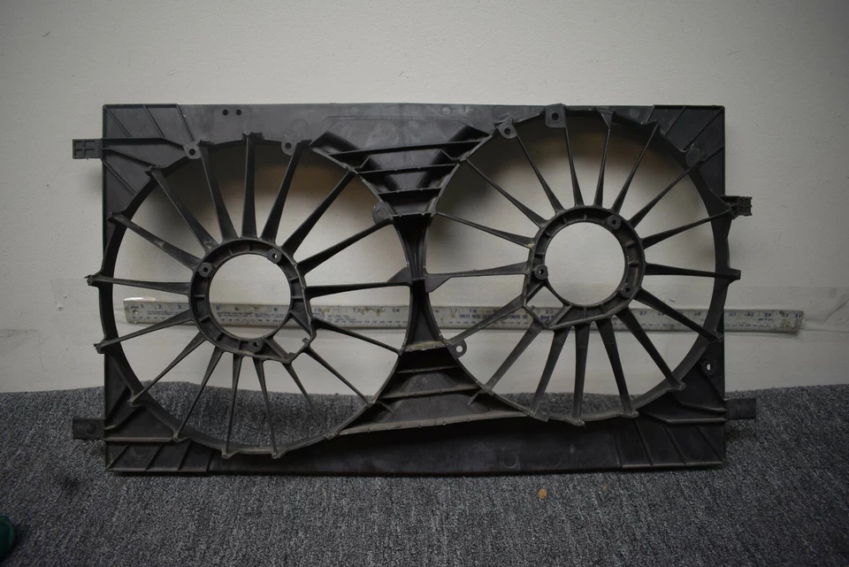 Conjunto de ventilador de radiador Chrysler Sebring 2006-2011 OEM de fábrica Foto 1 de 4