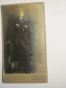 Hildesheim - stehender Junge - Schüler mit Mütze - Kulisse - CDV / Studentika - Picture 1 of 1