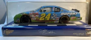 Jeff Gordon 2002 #24 DuPont Looney Tunes Bugs Bunny Rematch 1:24 Diecast Car - Picture 1 of 6