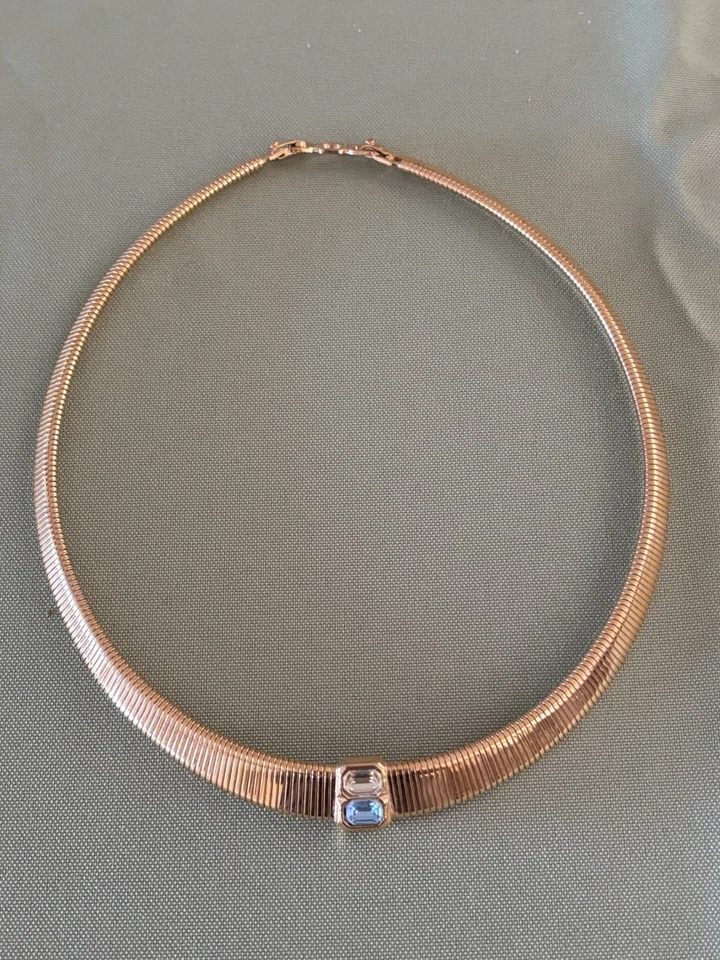Colar Gargantilha Vintage Christian Dior Tom Dourado com nervuras Cristal Azul Claro Assinado - Imagem 1 de 4