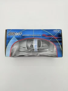 Model Art 10011 Aston Martin V12 Vanquish 007 Bond Die Another Day 1:18 NIB - Picture 1 of 6
