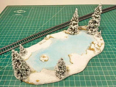 HO Scale CHRISTMAS VILLAGE Frozen Skating Pond 12" x 6.5" w 6 Snowy Trees #950 - Image 1 of 4