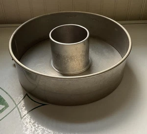 Vintage Springform Metal Bundt Cake Pan Round - Picture 1 of 3