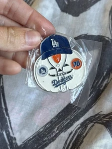 LA Dodgers Halloween Pumpkin with Blue Hat Pin 76 - Picture 1 of 6