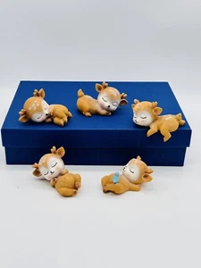 Harz Miniatur schlafendes Baby Hirsch Rehkitz Figuren Menge 5 Regal Sitter - Bild 1 von 7