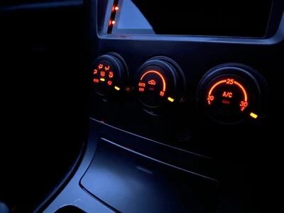 Controles de clima de calefacción personalizados LED HVAC rojo o azul Subaru Impreza WRX y STi Foto 1 de 4