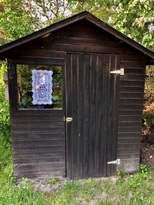Gardine fürs Gartenhaus/Bungalow/Hausboot/Wohnmobil/Fachwerkhaus - Handarbeit - Bild 1 von 3