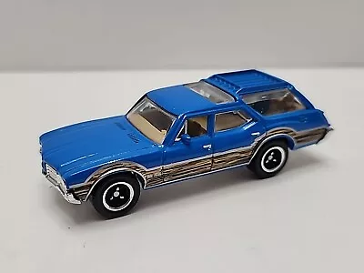 2021 Matchbox Oldsmobile Vista Cruiser 1971 Blue 1:64 Loose MBX Wagons 5-Pack - Image 1 of 4