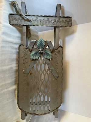 Trineo de Metal Vintage con Acebo y Bayas Cuerda Decoración de Pared Navidad Invierno Foto 1 de 4