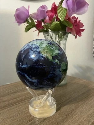 MOVA Globo Tierra - Globo Auto-Rotatorio 4.5" Alimentado por Luz - Movimiento Silencioso Foto 1 de 3