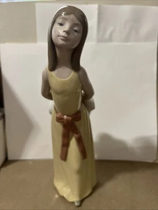 lladro figurine Naughty Girl 9 inches tall - Picture 1 of 7