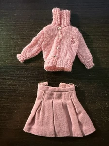 Vintage Skipper Kleidung - Vintage Barbie 1907 Schulzeit Rock und Pullover - Bild 1 von 2