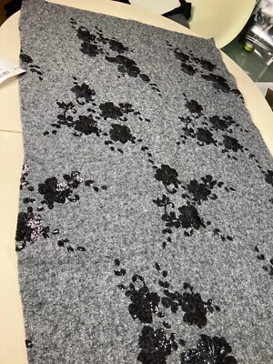 Italienischer Wollfilz grau mit schwarzer Paillettenstickerei, 55cm - Bild 1 von 3