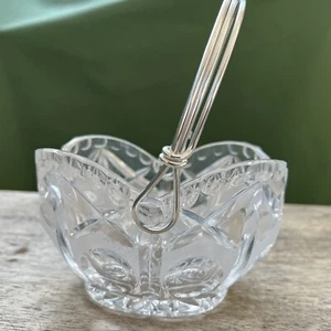 Cesta de Pascua de resorte de cristal de plomo 24 % mango de aluminio Alemania Occidental - Imagen 1 de 5