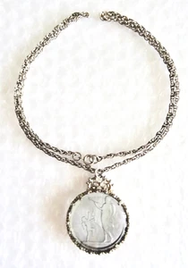 vENUS CUPID GLASS INTAGLIO PENDANT NECKLACE CLASSICAL GREEK REVIVAL VTG neocurio - Picture 1 of 8
