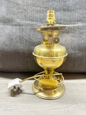 LÁMPARA DE MESA ELÉCTRICA DE LATÓN VINTAGE CONVERTIDA LINTERNA DE ACEITE ESTILO VICTORIANO LUZ Foto 1 de 4