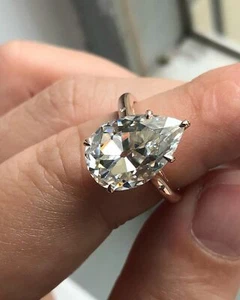 Anillo de compromiso incoloro pera moissanita liso de 10 K corte OEC 3,09 quilates 7 - Imagen 1 de 3