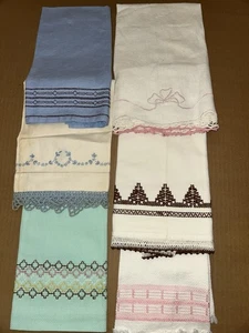Vintage Konvolut 6 handbestickte Fingerspitzen-/Gästetücher Leinen sortiert unbenutzt - Bild 1 von 3
