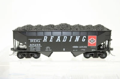 Kadee HO Scale Reading 50 Ton AAR 2 Bay Offset Hopper Car #87255 7523 - Image 1 of 4